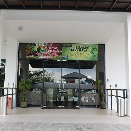Tribeca Suites Kuching Exterior photo
