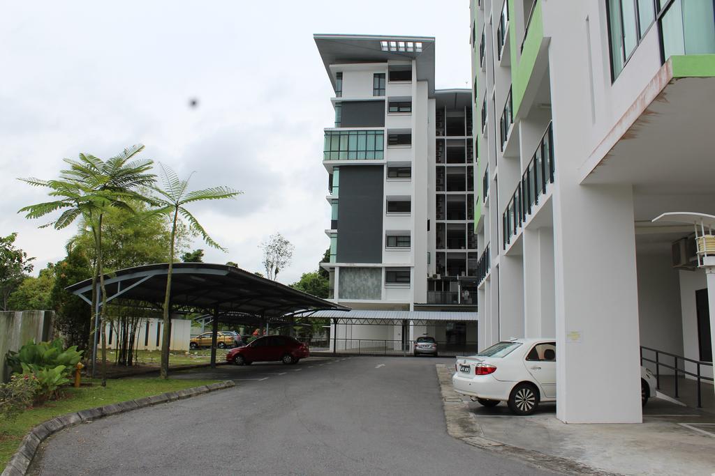 Tribeca Suites Kuching Exterior photo