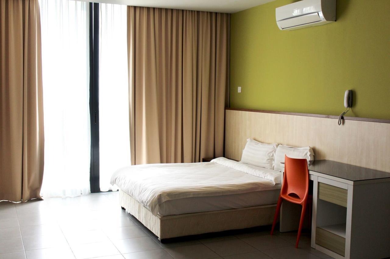 Tribeca Suites Kuching Exterior photo