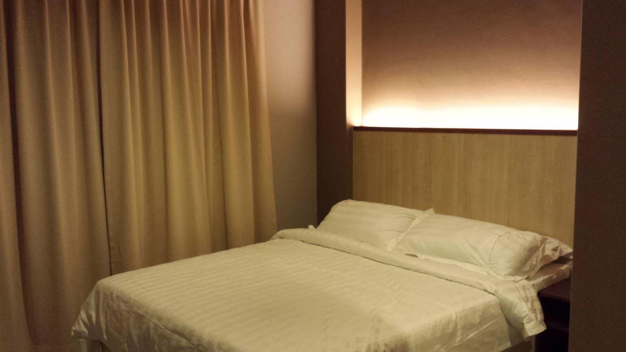 Tribeca Suites Kuching Exterior photo