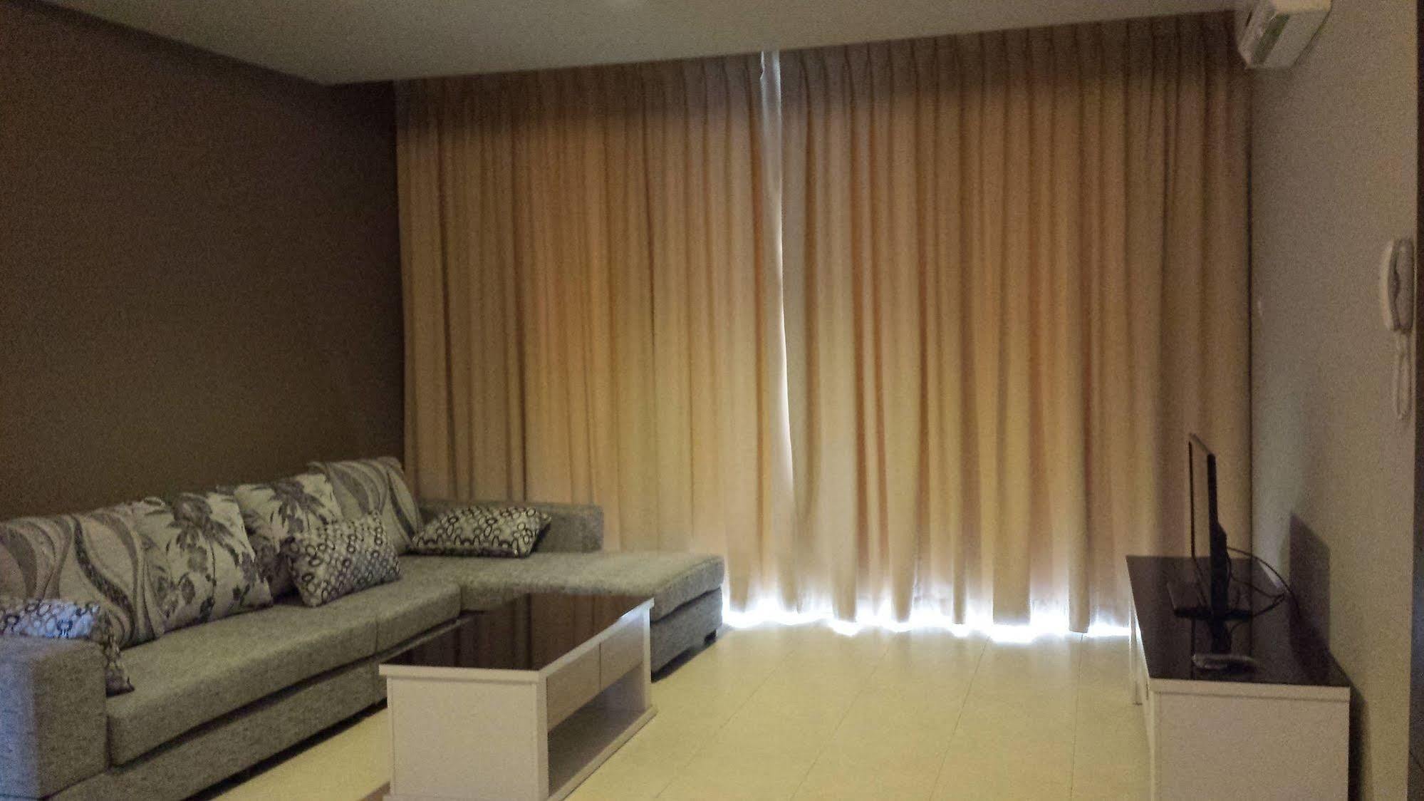 Tribeca Suites Kuching Exterior photo